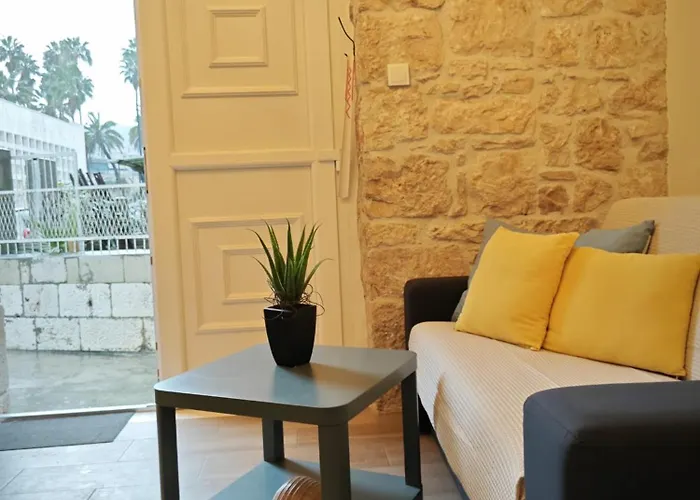 Apartments Karuza Center Of Old Town Vis