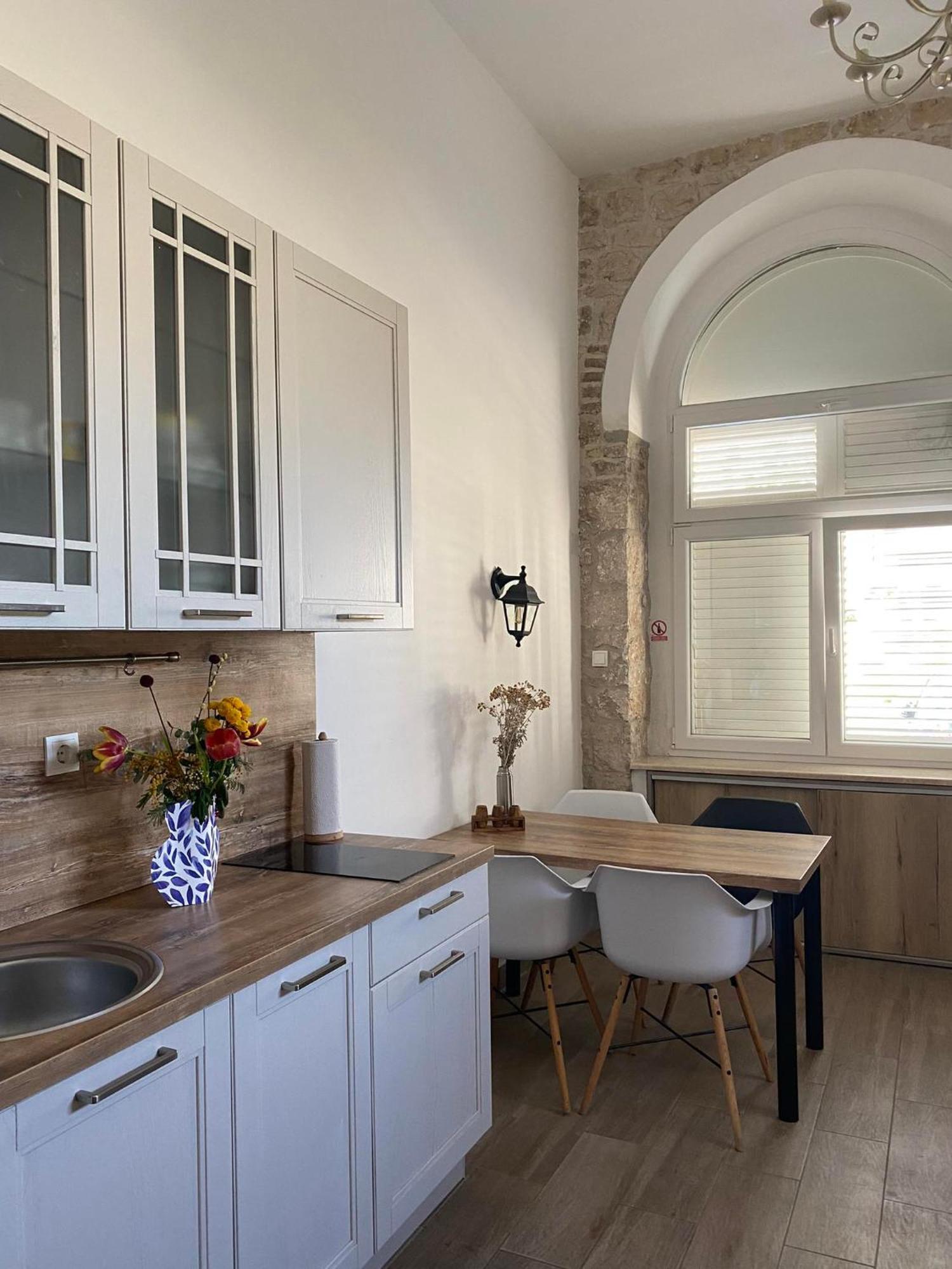 Karuza Center Of Old Town Apartment *
