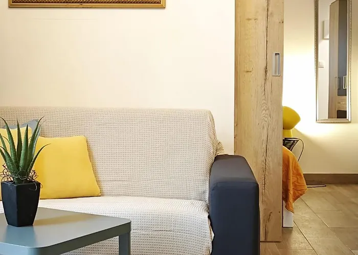 Apartments Karuza Center Of Old Town Vis