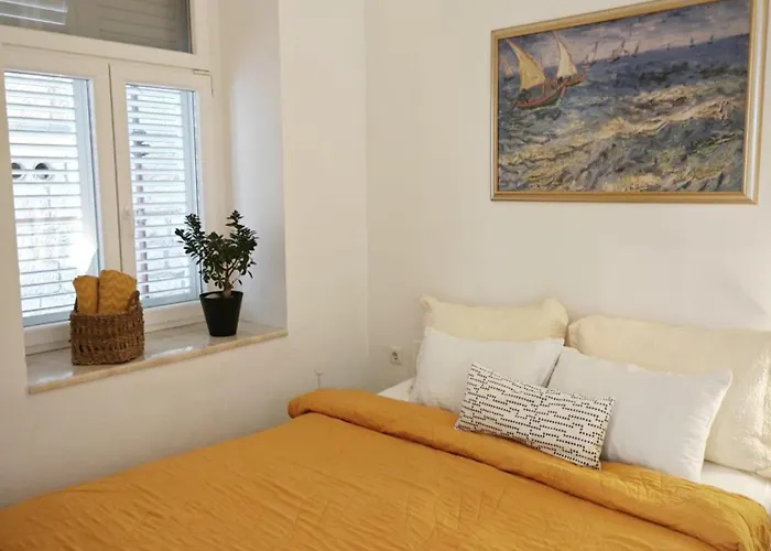 Apartments Karuza Center Of Old Town Vis